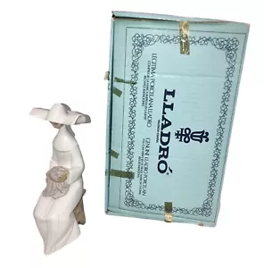 Lladro Time To Sew Nun Figura in porcellana bianca #5501 RITIRATA con scatola originale - Foto 1 di 10