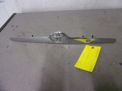 TOYOTA AVALON 2000-2003 emblema moldura de moldura de tapa de cubierta de maletero trasero Foto 1 de 4