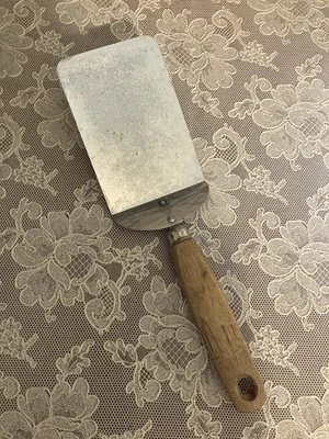 "Espátula corta maciza giratoria vintage EKCO A&J cromada mango de madera de 9,75""" Foto 1 de 4