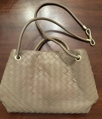 Bolso de mano tejido de cuero caqui Kattee Bolso de hombro Nuevo con etiquetas Foto 1 de 4