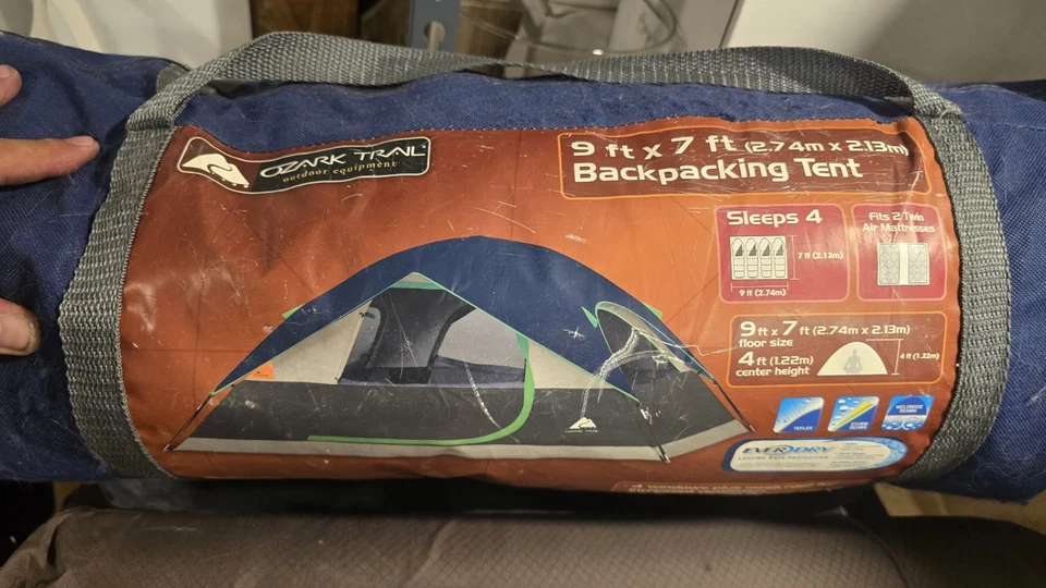 Ozark Trail | Tienda de campaña para mochileros con cúpula para 4 personas, 4’ de alto 9 pies X 7 pies, piso de bañera, azul Foto 1 de 1