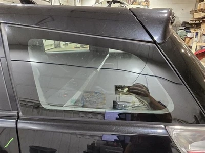 Driver Left Quarter Glass Fits 03-08 MATRIX 585430 Foto 1 de 4