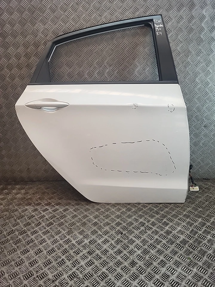 Hyundai I30 12-17 MK2 Creamy White TCW Door Rear Right Side 77004A6000 - Image 1 of 4