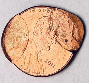 2011-P Lincoln Shield Error 1c ~ Mint Error (Damage?) Double / Triple Strike~V79 - Picture 1 of 5