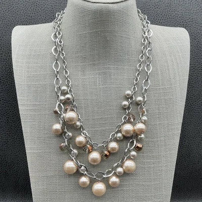 Collar Lane Bryant en capas llamativo tono plata imitación perla multihilo babero Foto 1 de 4