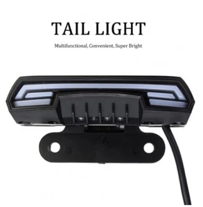 FANALE POSTERIORE MOTO LED FRECCE INTEGRATE CAFE RACER SCRAMBLER BOBBER CUSTOM - Foto 1 di 5