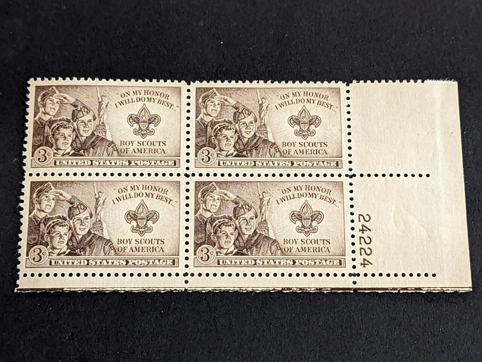 US 3 Cent Scouts and Scout Badge Scott # 995 MNH Block of 4 - Image 1 of 1