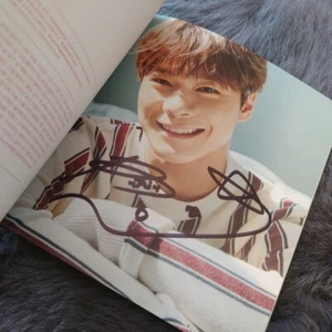 ASTRO Moonbin Autographed DREAMPART1 K-POP KPOP KOREA - Picture 1 of 4