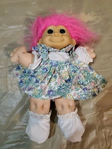 Bambola Troll 12" Giocattolo Capelli Rosa Vestito Verde - Foto 1 di 5