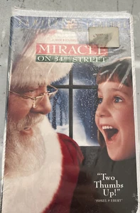 Miracle on 34th Street Clamshell (VHS, 1995) NEW SEALED Mara Wilson - Picture 1 of 7