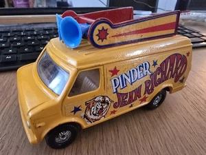 CORGI TOYS # 426 PINDER JEAN RICHARD CIRCUS CHEVROLET VAN BOOKING OFFICE DIECAST - Picture 1 of 6