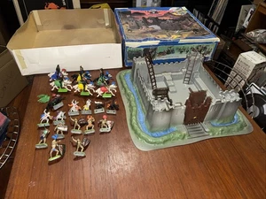 Britains Knights Of The Sword Lion Castle Play Set With Original Box & Figures - Picture 1 of 16