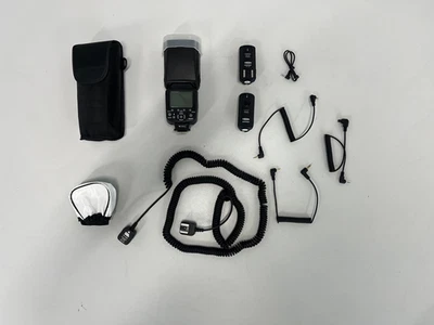 Neewer Speedlite NW 565EX Flash Kit + NEEWER FC-16 2.4GHz Wireless Flash Trigger - Image 1 of 4