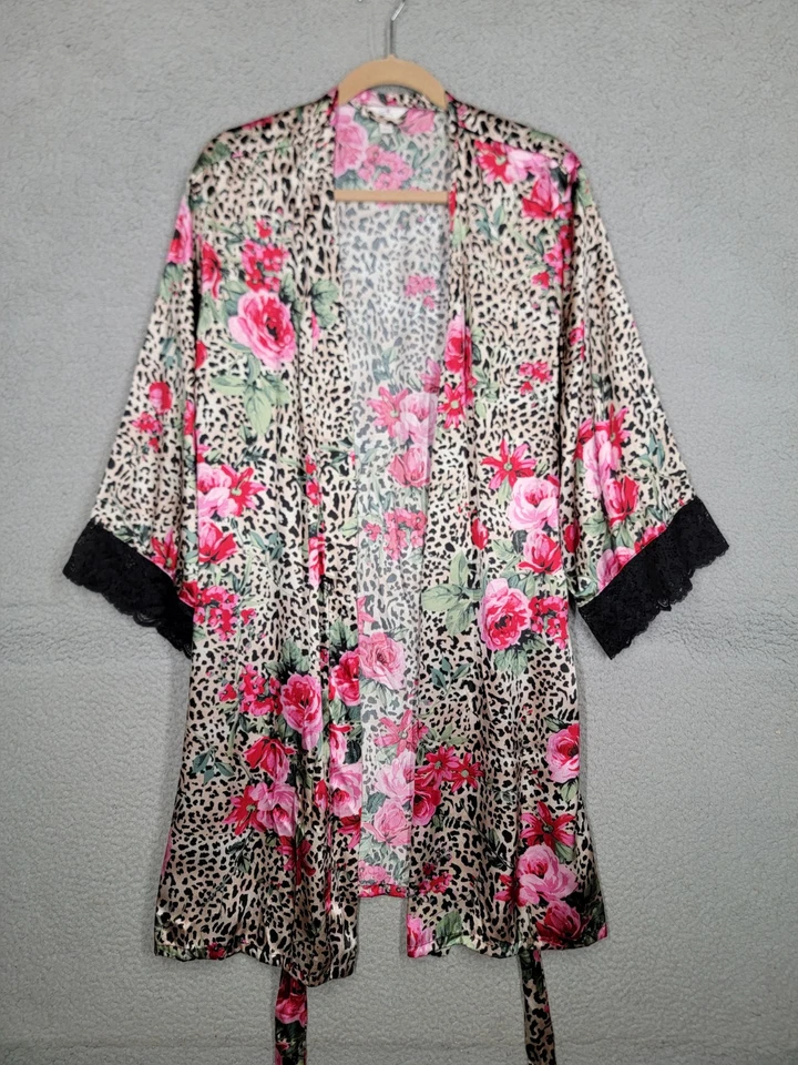 Albornoz satinado con estampado de leopardo XL Secret Treasures negro mangas de encaje Foto 1 de 4