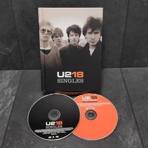 U2 18 Singles CD + DVD Integriertes Booklet Mit Texten | 2006 - Imagen 1 de 6