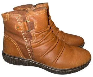 Clarks Leather Ruched Caroline Orchid Tan Zip Comfort Ankle Boot Bootie 8M - Picture 1 of 11