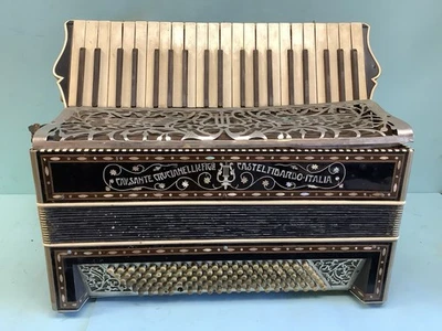 Винтажное перламутровое украшение аккордеон Crucianelli Figli - Изображение 1 из 4