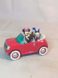 Disney Topolino e Minnie Paperino e margherita in macchina rossa in viaggio ornamento B11 - Foto 1 di 6