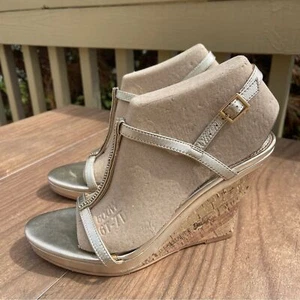 Lilly Pulitzer Maxine Gold Wedge Sandals Size 7.5M - Picture 1 of 7