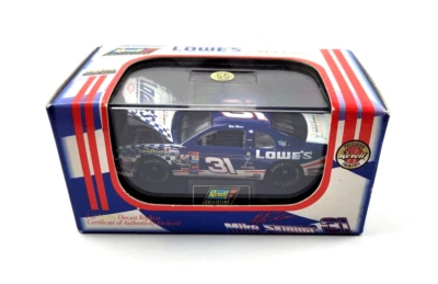 Коллекция Revell NASCAR Lowe's Mike Skinner 1999 Special Olympics 1:64 - Изображение 1 из 3