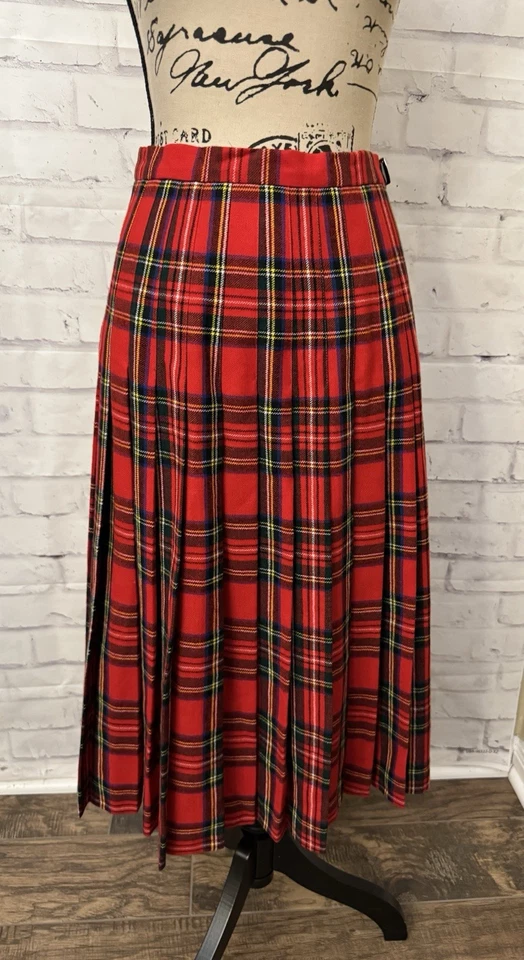 Kinloch Anderson Tartan Kilted Skirt Pleated Sz 12 GB Buckle Scotland 100% Wool - Image 1 of 4