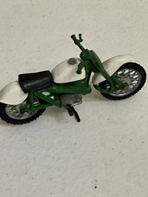 Guardabarros de plástico fundido a presión y marco de metal para motocicleta de colección sin marca Foto 1 de 4