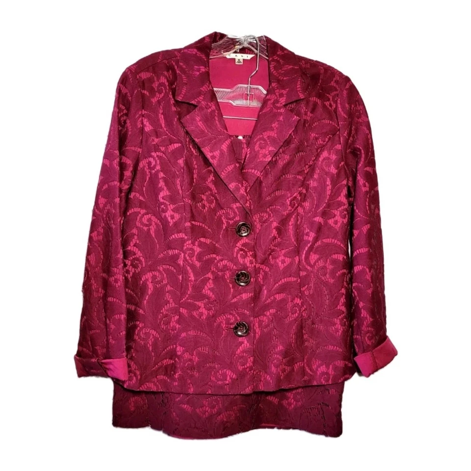 Blazer e saia CABI tamanho 6 ameixa vermelho floral renda sobreposição feminina roupa de carreira - Imagem 1 de 4