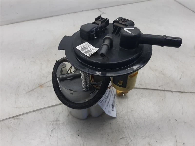 Топливный насос VIN J 11-значный ограниченный бак смонтирован 11-17 GMC Acadia 22957143 - Изображение 1 из 4