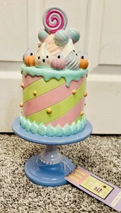 Halloween Faux Pastell Kuchen auf Sockel Geister Süßigkeiten Süßigkeiten Dekor Figur - Bild 1 von 4