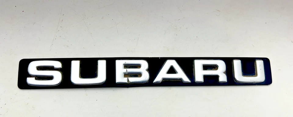 1980-1984 Subaru traseiro hatchback porta-malas tampa decklid emblema emblema emblema - Imagem 1 de 4