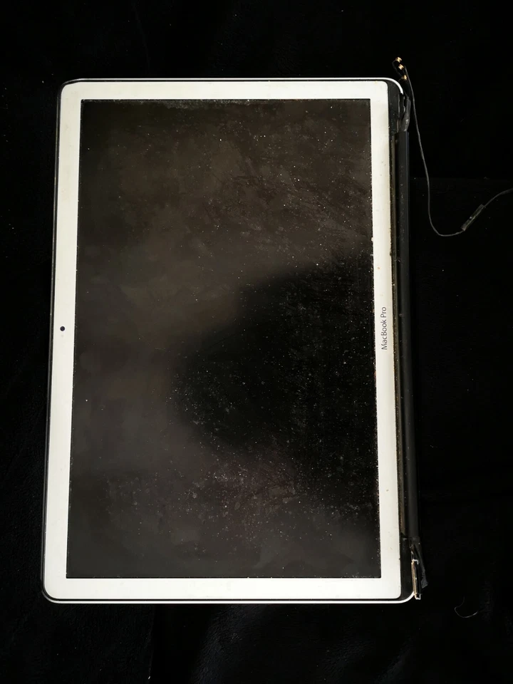 Apple MacBook Pro 2011 A1286 LCD Matte Display Assembly 15"  Probably for parts - Image 1 of 4