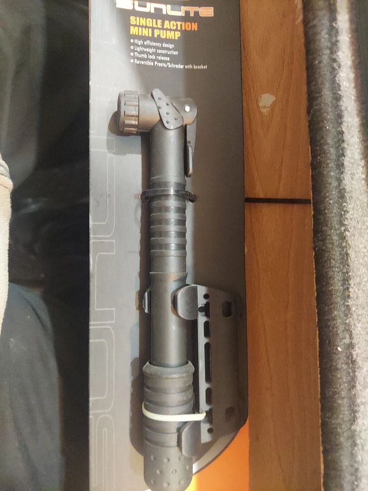 Bomba Bicicleta Sunlite Mini Econo-Single Action Schraeder y Presta Foto 1 de 1