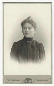 PORTRAIT OF A PRETTY YOUNG WOMAN (CARTE DE VISITE) - Picture 1 of 3