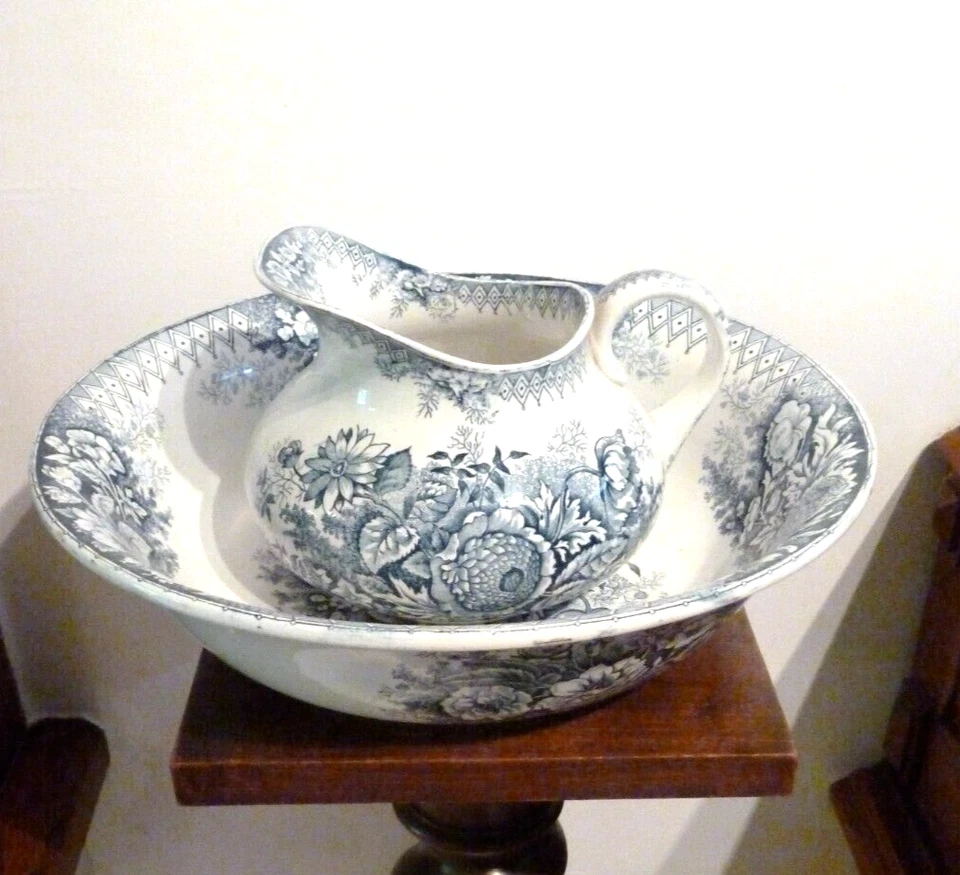 BEL Ensemble  toilette "Jardinière" , faience Saint Amand Hamage Nord - Photo 1/4