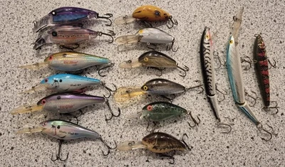 LARGE LOT OF VINTAGE REBEL FISHING LURES - Image 1 of 4