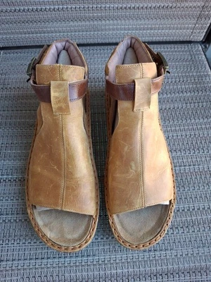 Sandalias Naot para mujer EU40, US9 Verbena correas al tobillo cuero tostado hebilla punta abierta  Foto 1 de 4