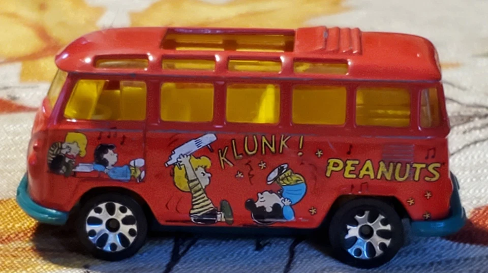 Vehículo fundido a presión Matchbox Peanuts 1998 vintage furgoneta VW roja Foto 1 de 4