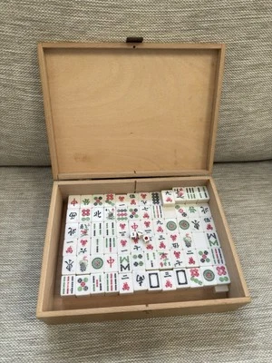 Vintage Mah Jong Set in Wooden Box 148 Tiles + 3 Dice - Image 1 of 4