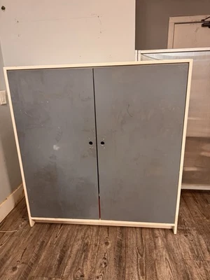 Gabinete de madera grande de alta resistencia con estante móvil, cajón y accesorio de varilla Foto 1 de 4