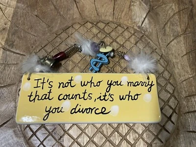 Departamento 56 Sandra Magsamen "No es con quién te casas, es con quién te divorcias". Foto 1 de 2