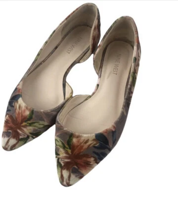 Pisos planos Nine West de terciopelo con estampado floral punta D'Orsay Observe Foto 1 de 4