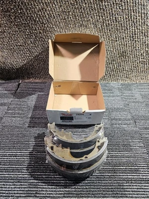 Zapatas de freno de tambor trasero Raybestos 242PG Element3 4 piezas para Buick Regal 1973-1975 Foto 1 de 4