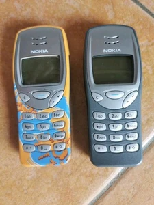 2x Nokia 3210 Handys Tastentelefon Retro - Bild 1 von 4