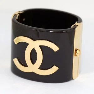 Bracciale CHANEL CC Logo Nero 6,7" Tono Oro B23A Autentico con Scatola #1981 - Foto 1 di 11