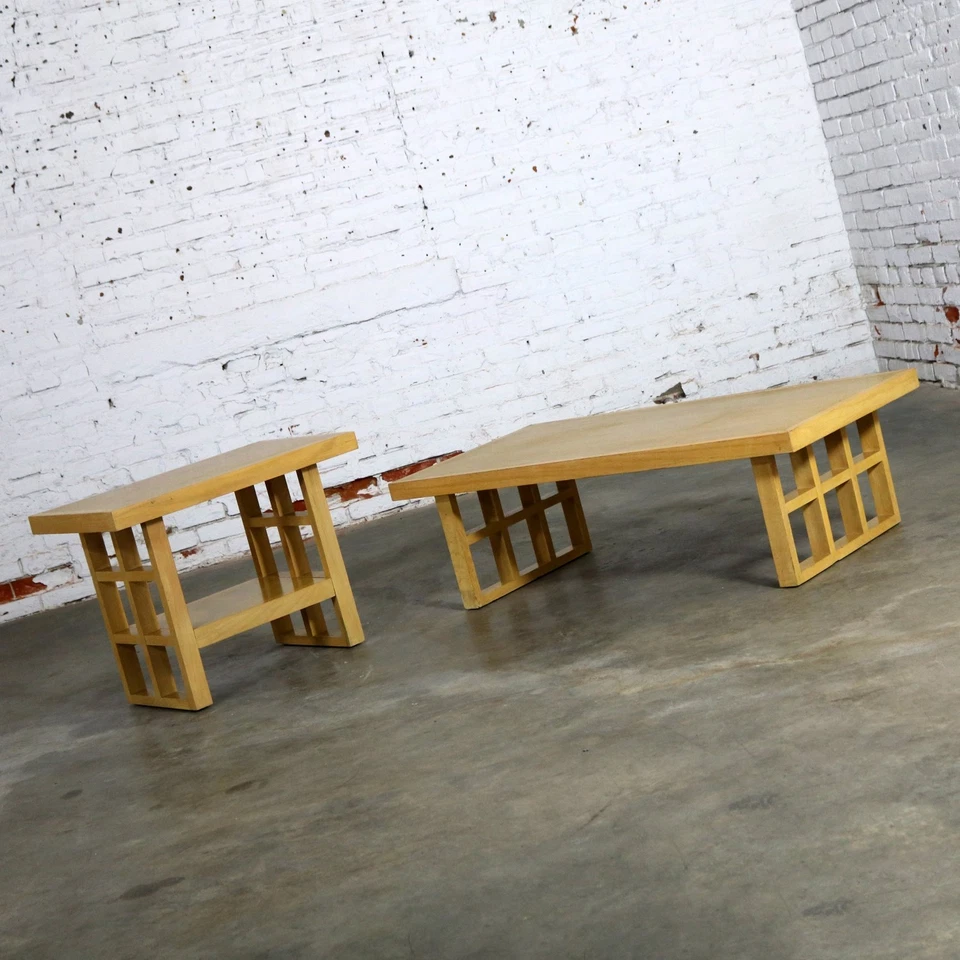 Par de mesas auxiliares y mesas de centro modernas de roble rubio de mediados de siglo Foto 1 de 1