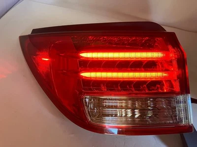 LEXUS IS250C IS350C 2010-2015 CONVERTIBLE LUZ TRASERA IZQUIERDA CONDUCTOR EXTERIOR OEM Foto 1 de 4