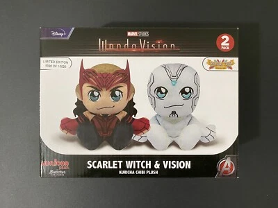 Conjunto de Pelúcia Wandavision Feiticeira Escarlate e Visão Kuricha Chibi - Imagem 1 de 4