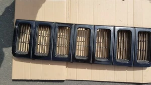 Griglia radiatore centrale paraurti anteriore JEEP GRAND CHEROKEE 1996-1998 - Foto 1 di 7