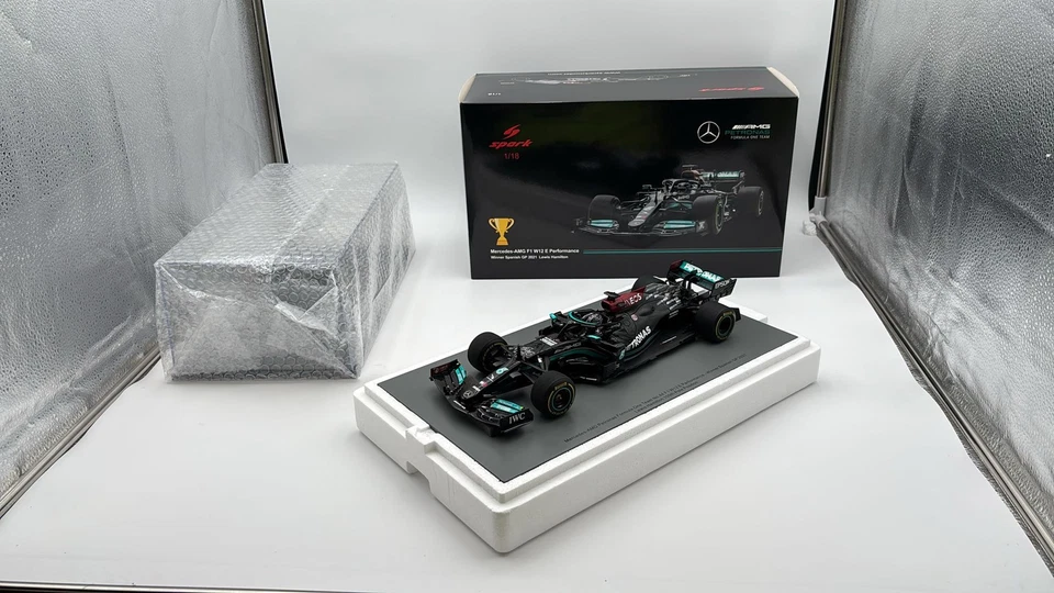  SPA18S594 Sparkmodel Mercedes-AMG F1 W12 E Performance L. Hamilton winner  - Immagine 1 di 4