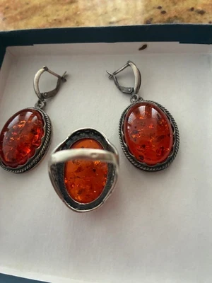 Juego de anillo ámbar y pendientes a juego en plata Foto 1 de 4